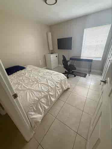 Furnished Room for Rent in Sunrise