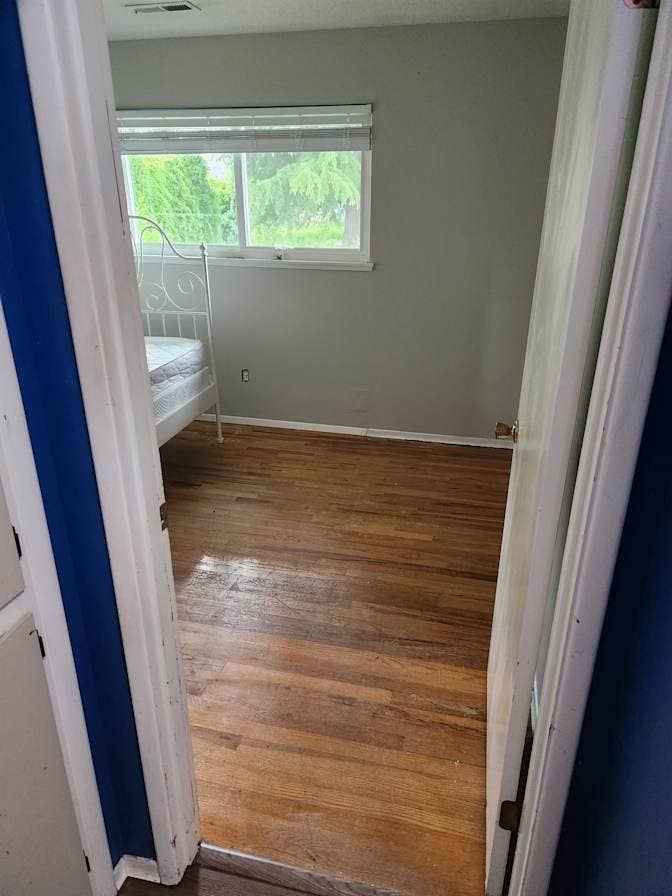 Furnished Room w/ Bed, Pet-Friendly