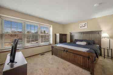 Master Bedroom (Shared Bathroom)