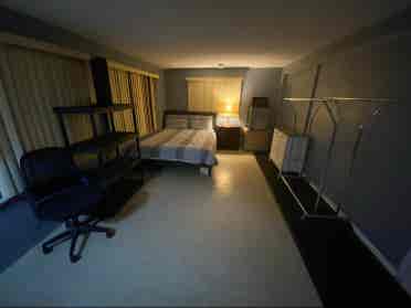 Extra large room private Entrance