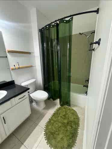 Charming private room/bathroom eado