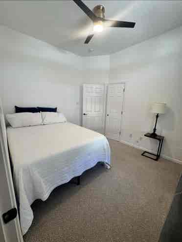 Charming private room/bathroom eado