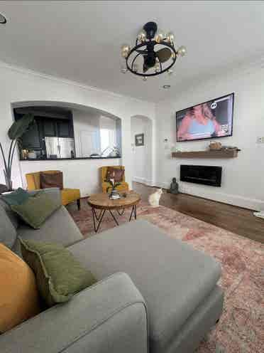Charming private room/bathroom eado