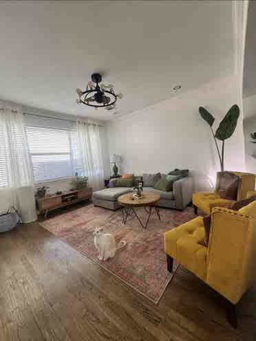 Charming private room/bathroom eado