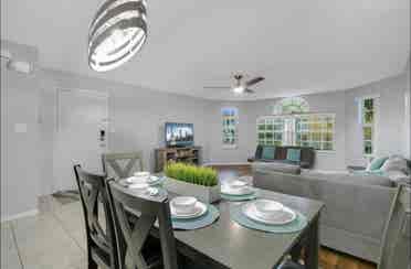 Looking for Student Roommates!