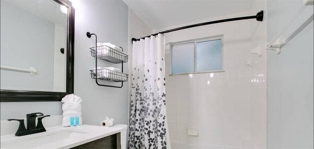 Looking for Student Roommates!
