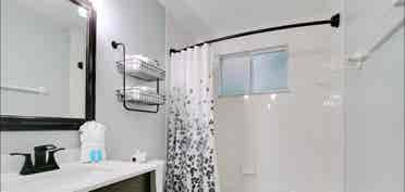 Looking for Student Roommates!