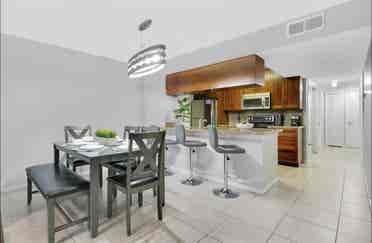 Looking for Student Roommates!