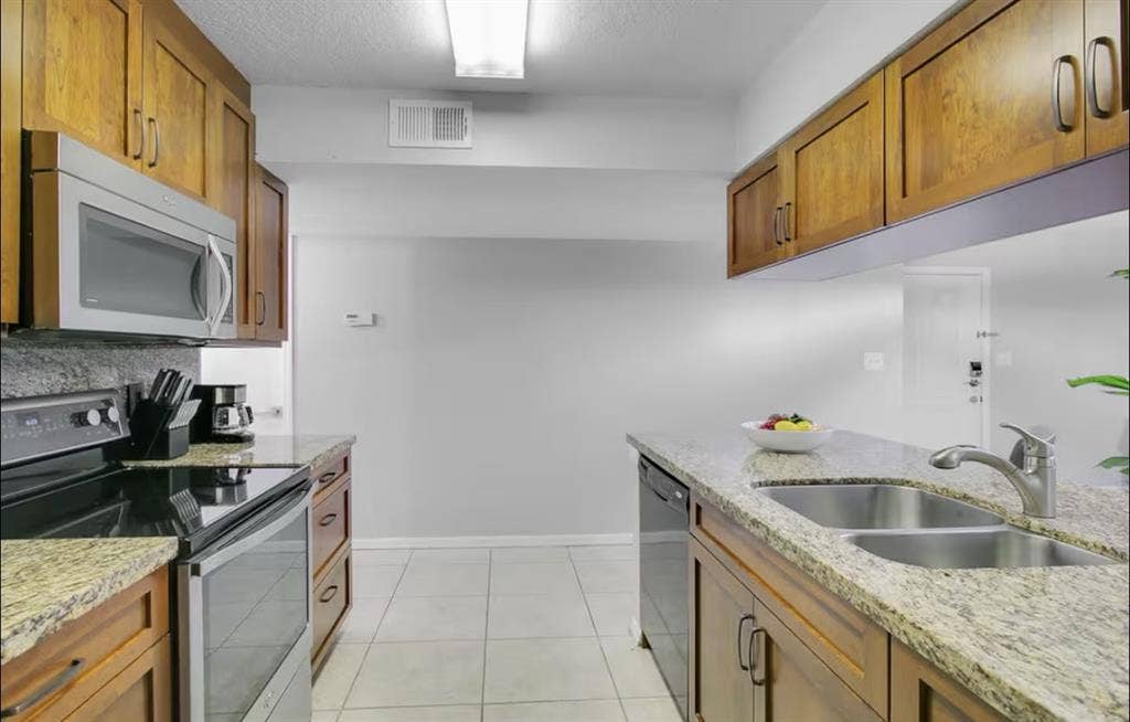 Looking for Student Roommates!