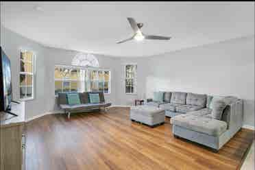 Looking for Student Roommates!