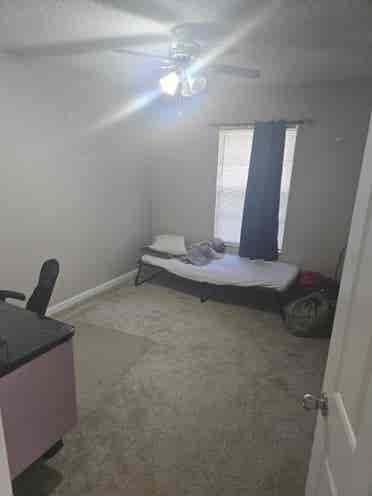Room for rent in Deltona!!