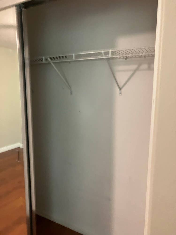 Mid June, lg room in Oside- gated