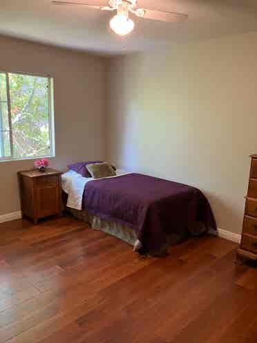 Mid June, lg room in Oside- gated