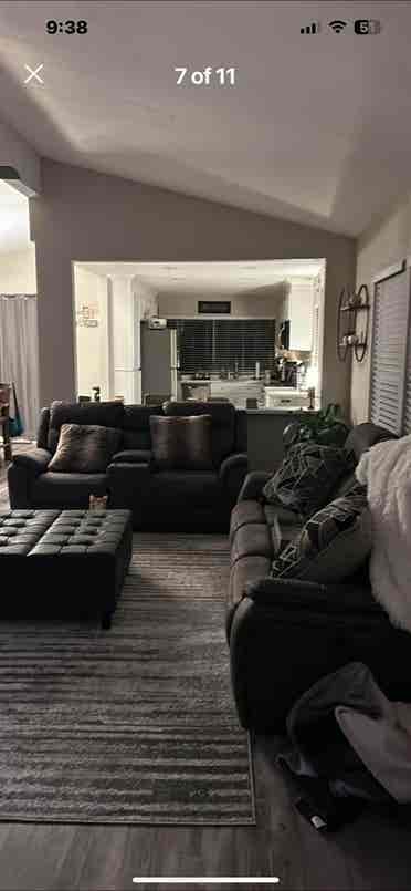 Spacious room w/ natural light !