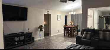 Spacious room w/ natural light !