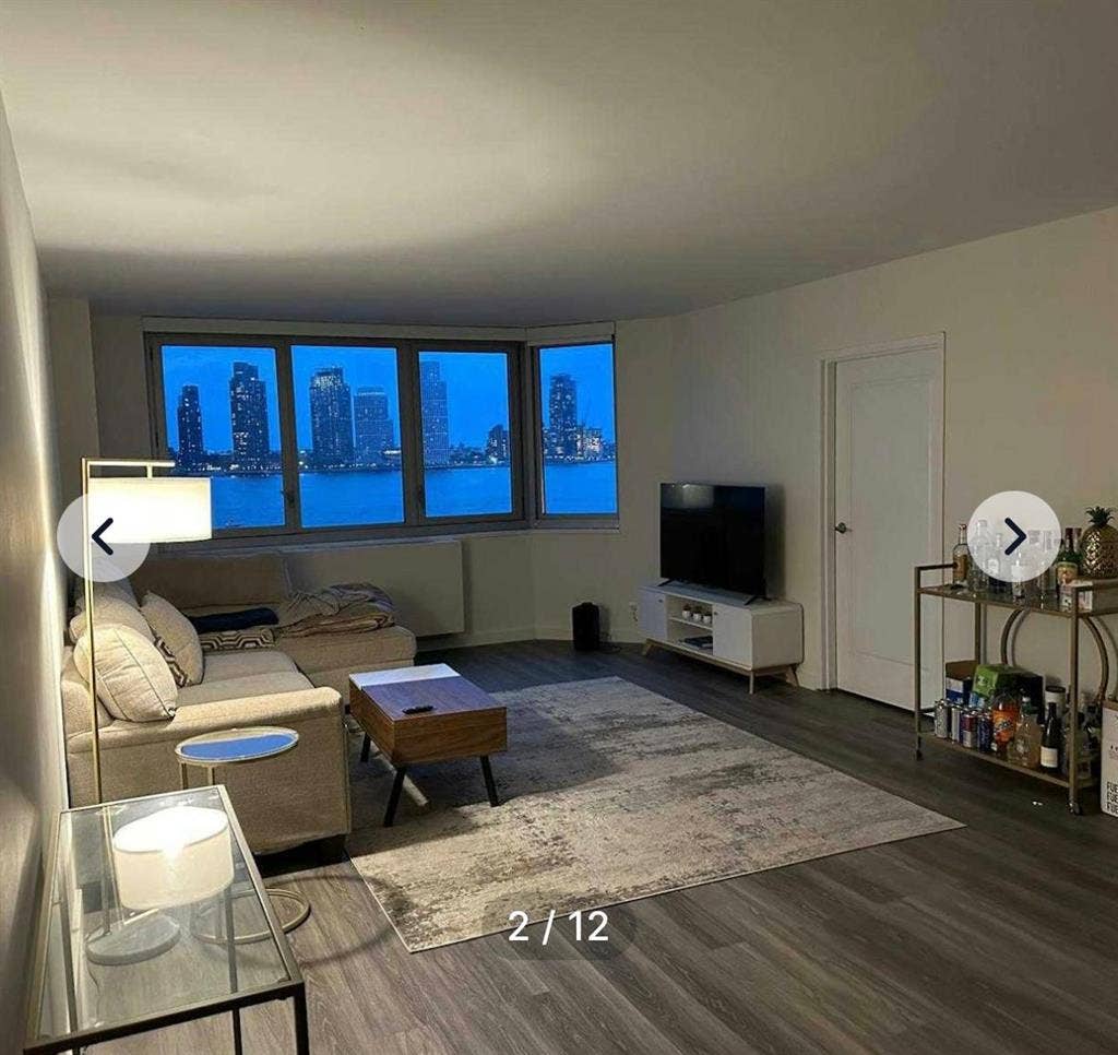 Big Private Suite in Luxury 3BR apt