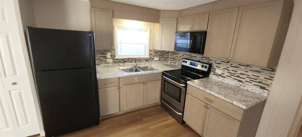 Looking for peaceful roommate