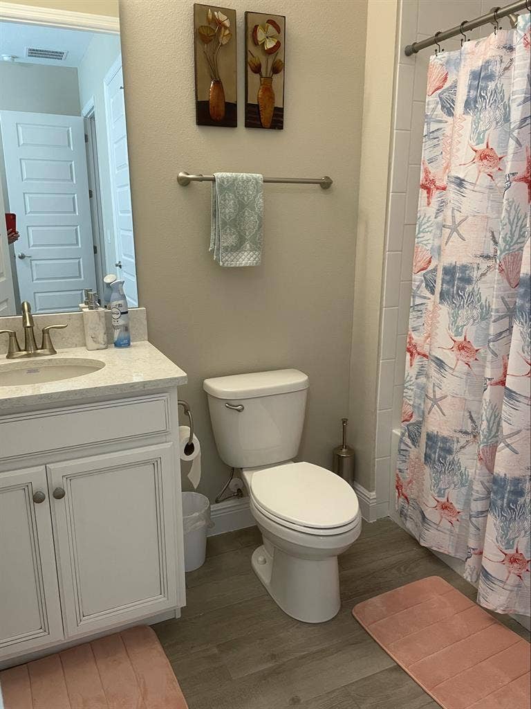 1 bedroom with ensuite private bath