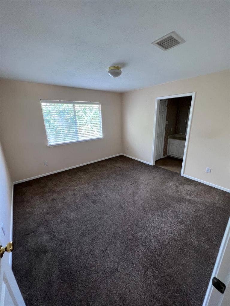 Private room for rent $ + UTI