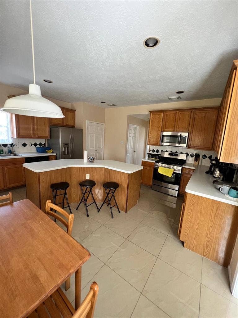 Private room for rent $ + UTI