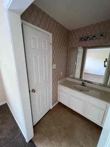 Private room for rent $ + UTI