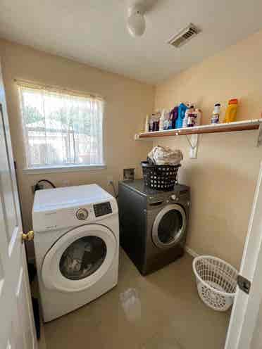 Private room for rent $ + UTI