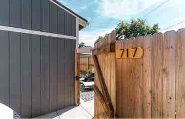 Charming Private Carriage House