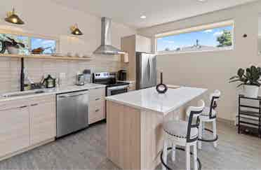 Charming Private Carriage House