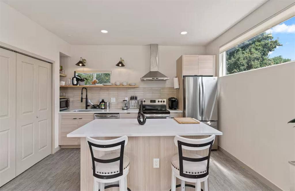 Charming Private Carriage House