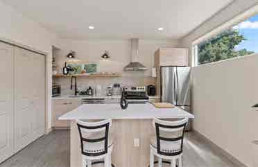Charming Private Carriage House