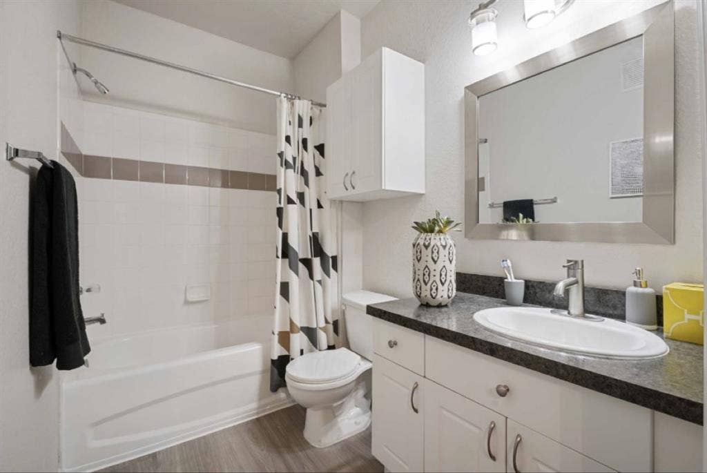 SUBLEASE AVAILABLE!!!!