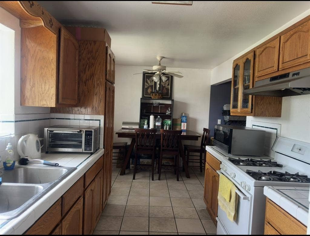 Room in Quiet, Respectful Home
