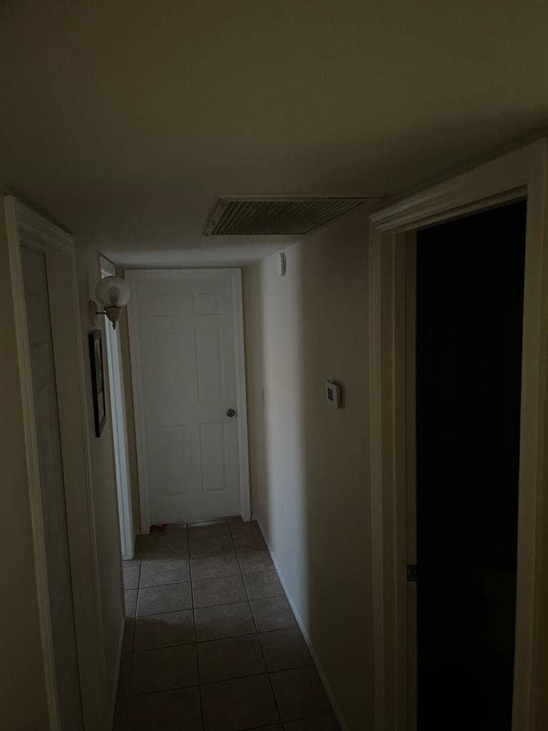 2 rooms available only one pictured