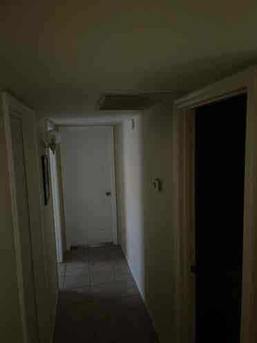 2 rooms available only one pictured