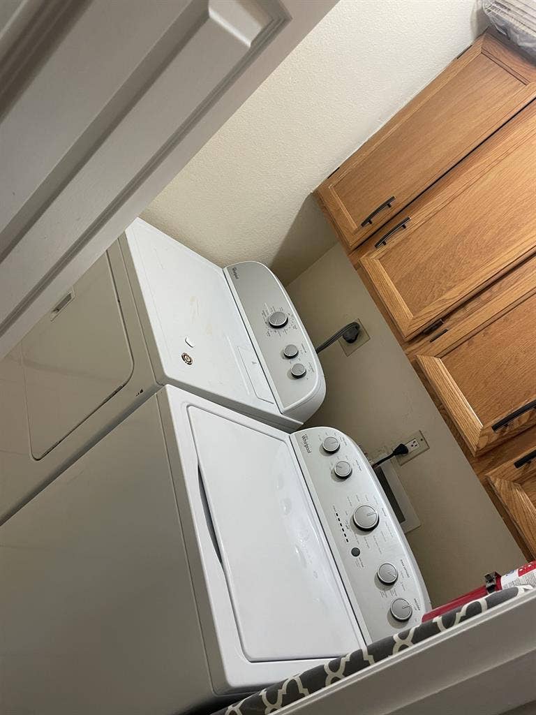 2 rooms available only one pictured