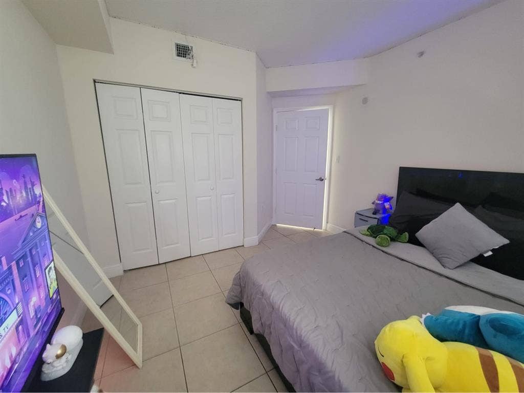 Room NOT FURNISHED
