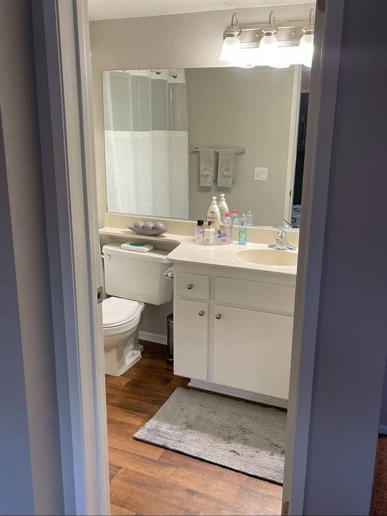 Mini Master Bedroom, Private Bath!