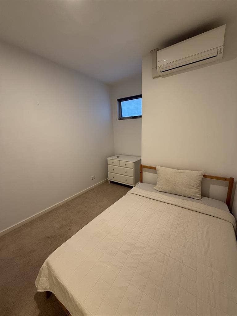 1 Room with private bathroom
