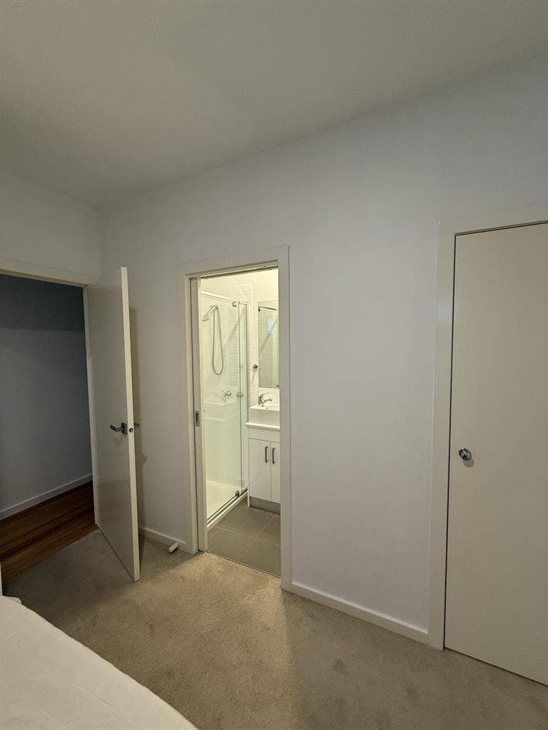 1 Room with private bathroom