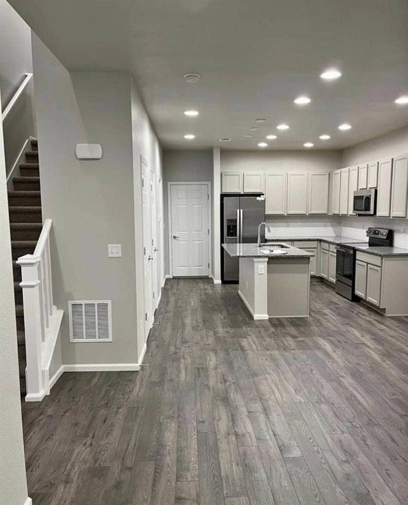Private Room For Rent Near DIA