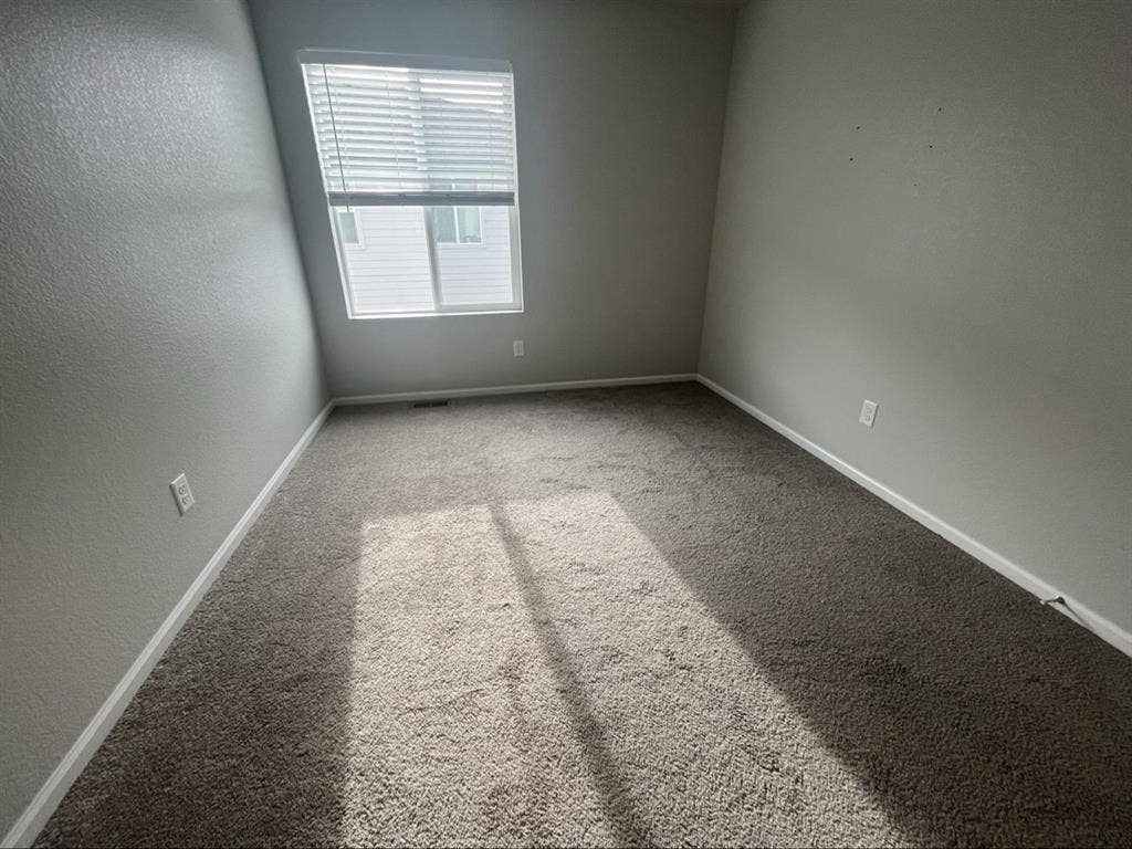 Private Room For Rent Near DIA