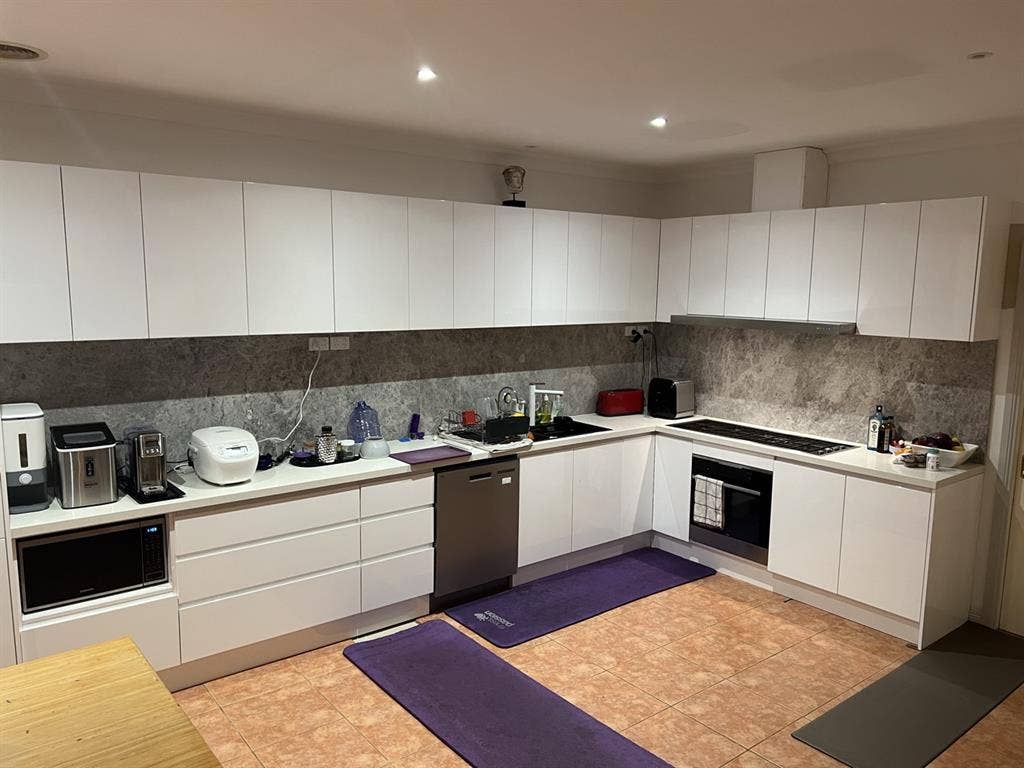 Big Cheap Room for Rent Point Cook