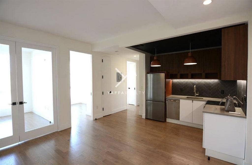 Room available for lease June 1!