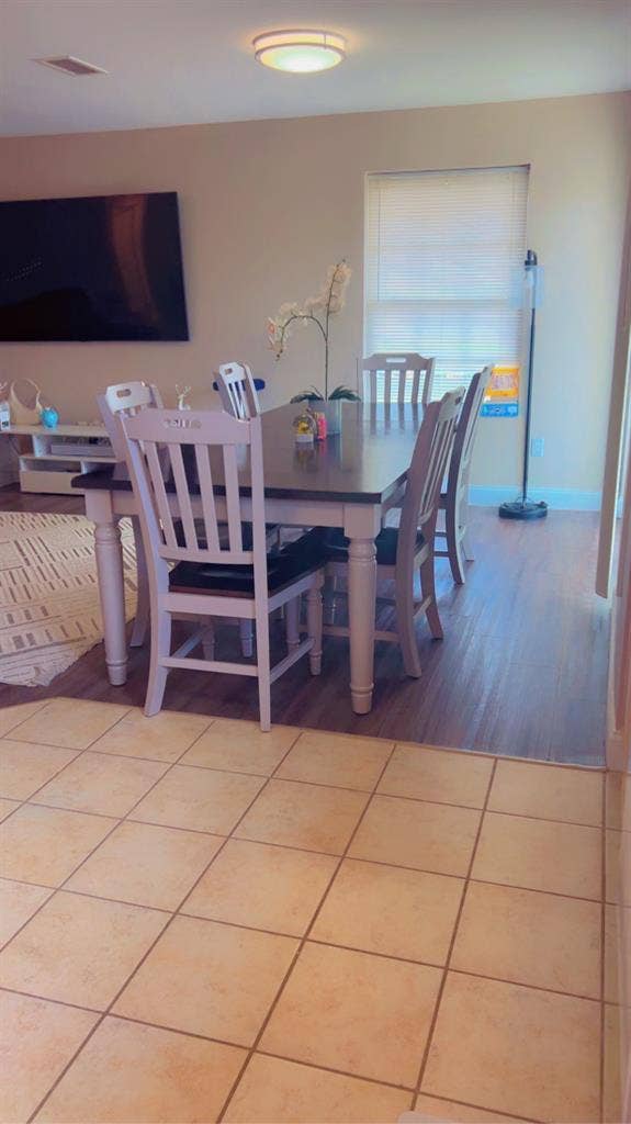 Looking for a female roomate