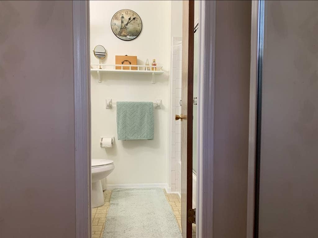 Quiet Room, Private Bath