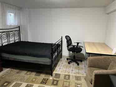 Furnished private room in 3BR suite