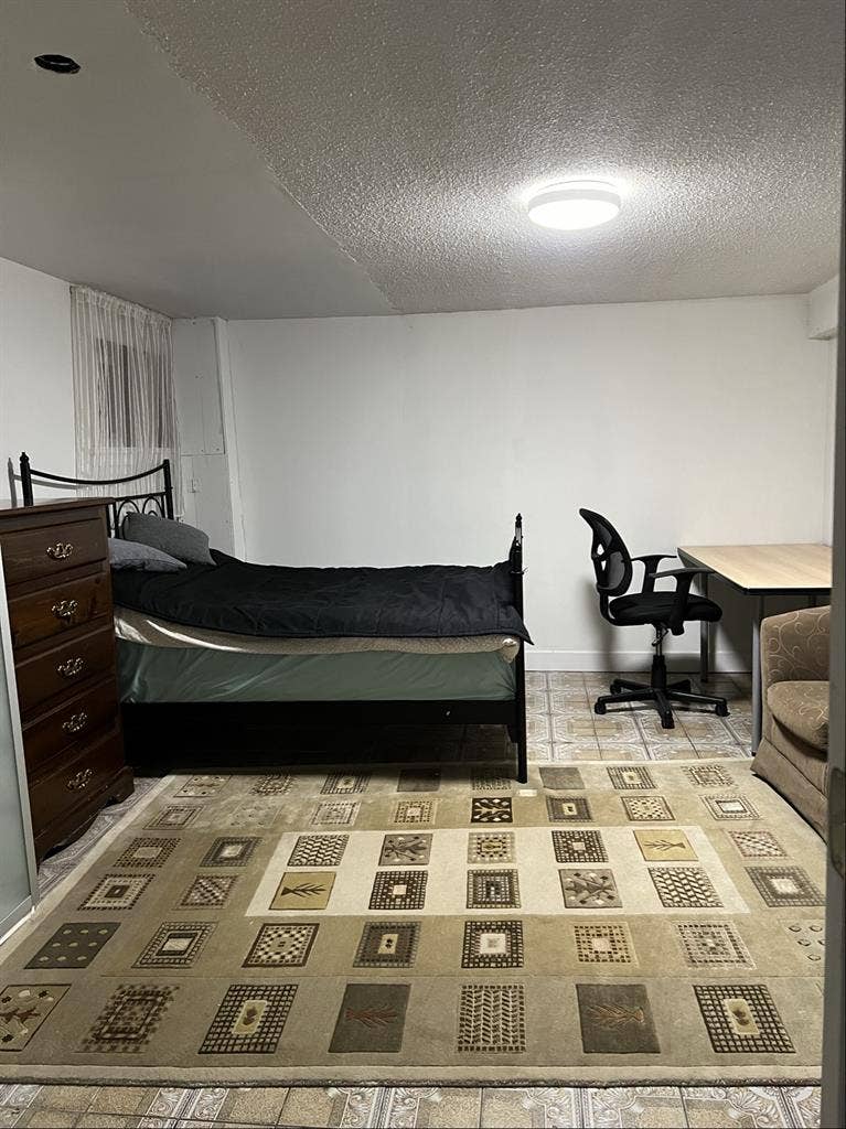 Furnished private room in 3BR suite