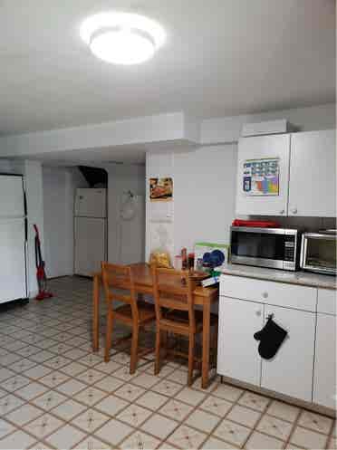 Furnished private room in 3BR suite