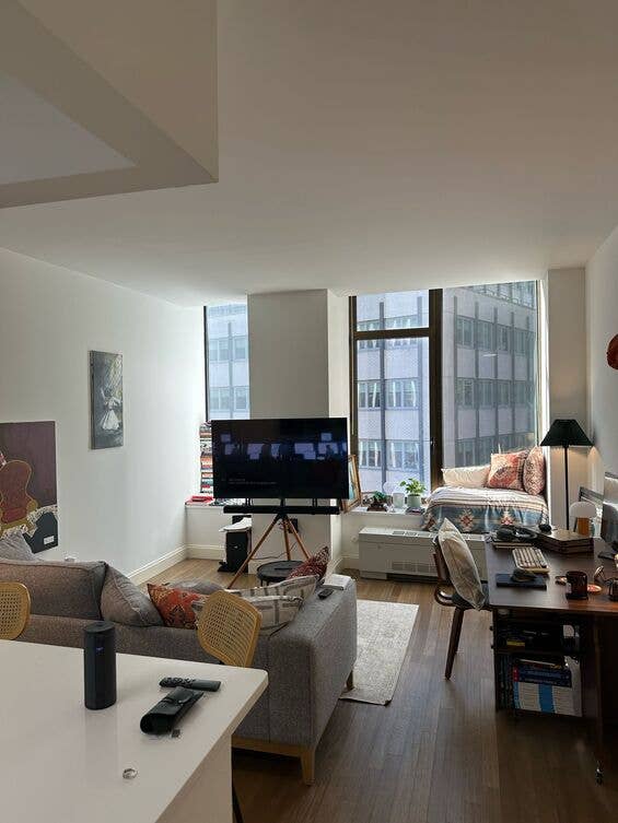✨Spacious Furnished Studio in FiDi✨