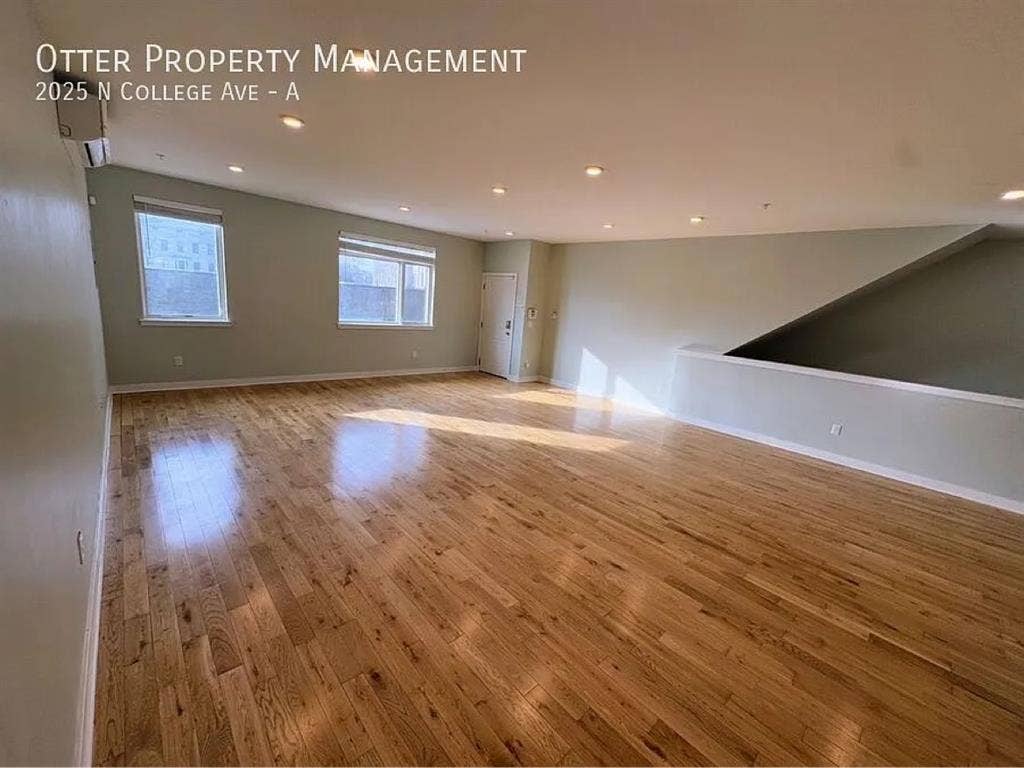 Room w/walk-in closet, private bath